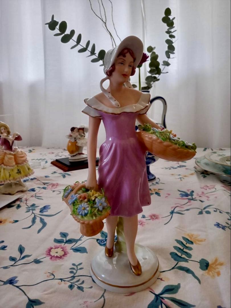 ロイヤルダックス　チェコ　フィギュリン　陶器　人形　置物