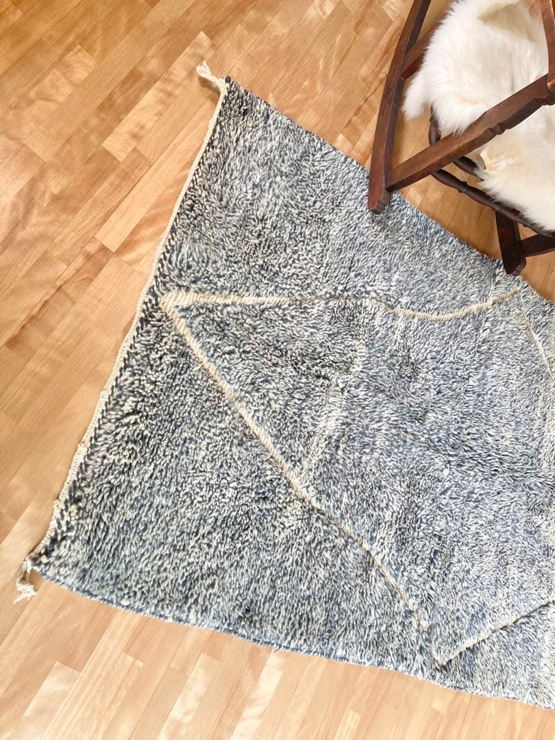 【新品美品】モロッコ ベニワレンラグ 手織り 一点物　ナチュラルインテリア