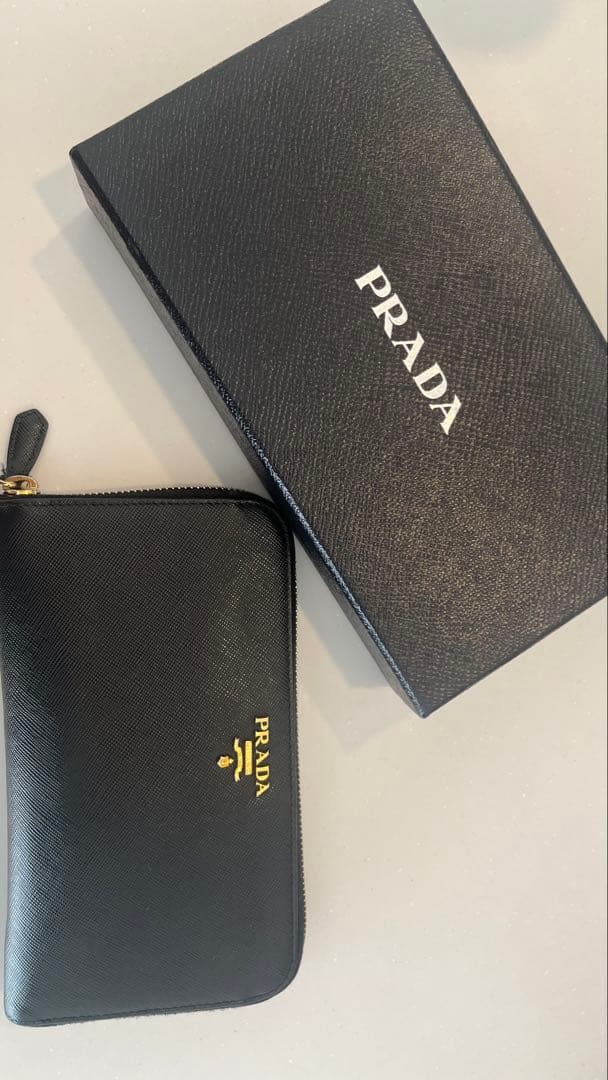 PRADA ブラックレザー 長財布