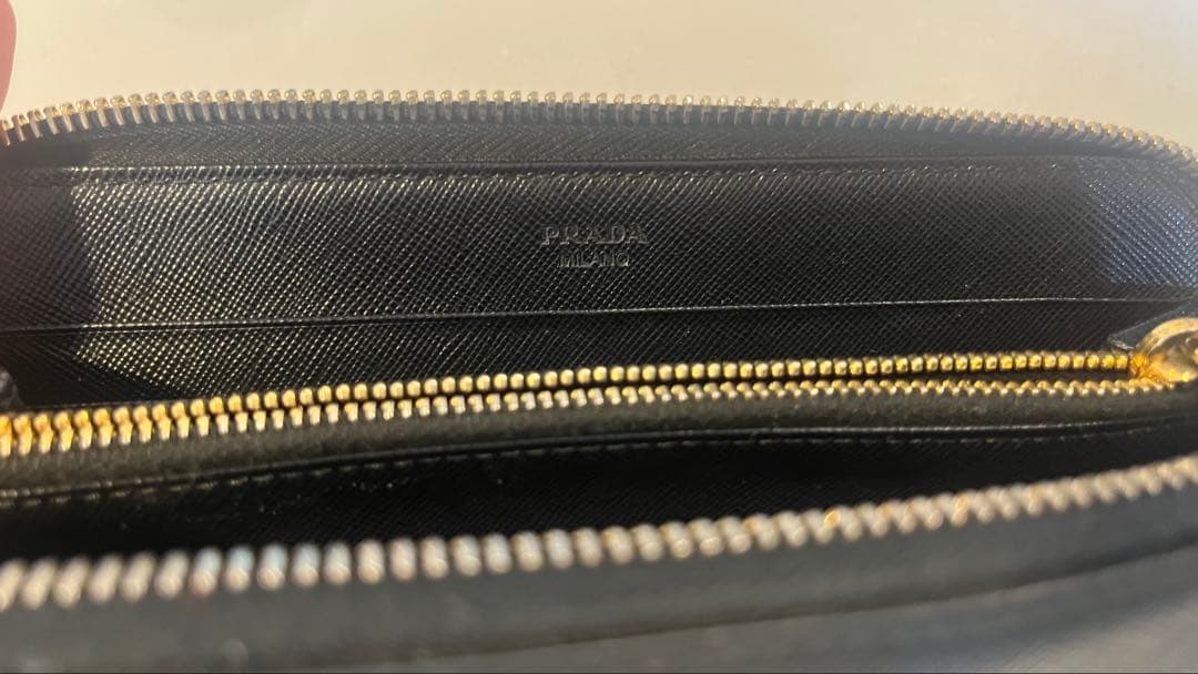 PRADA ブラックレザー 長財布
