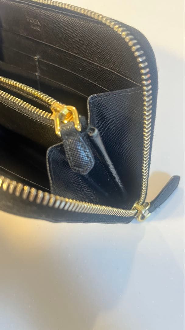 PRADA ブラックレザー 長財布