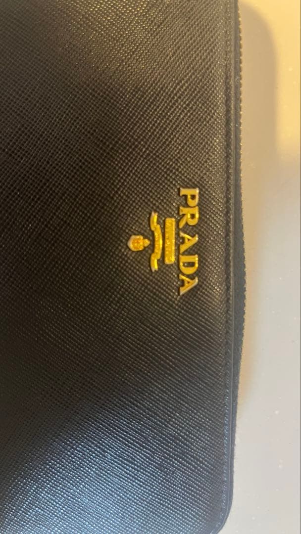 PRADA ブラックレザー 長財布