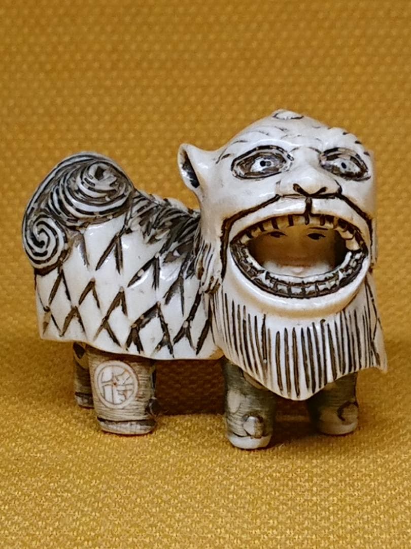 獅子舞　天然素材　彫刻　彫像　根付　置物　インテリア　工芸品　美術品　A2558