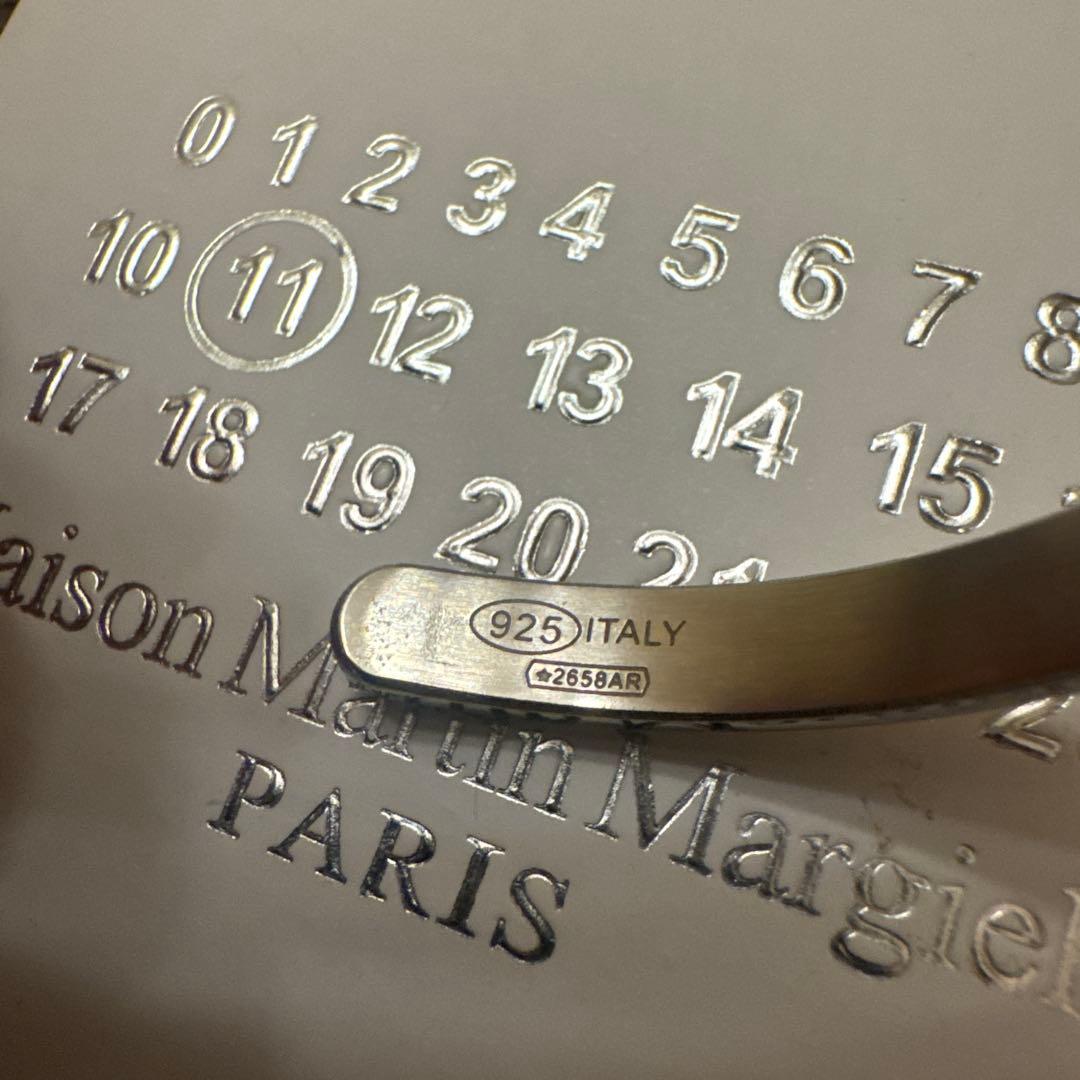 メゾンマルジェラ Maison Margiela カフブレスレット　ツヤあり