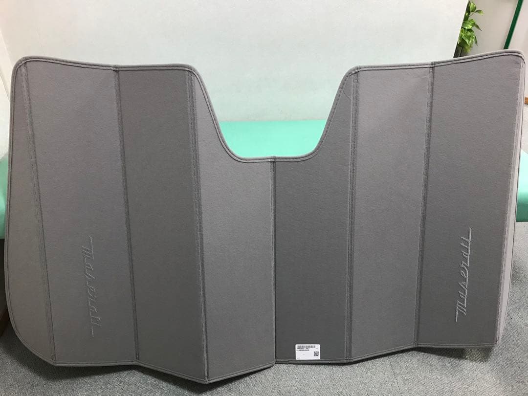 マセラティ　レヴァンテ　サンシェード