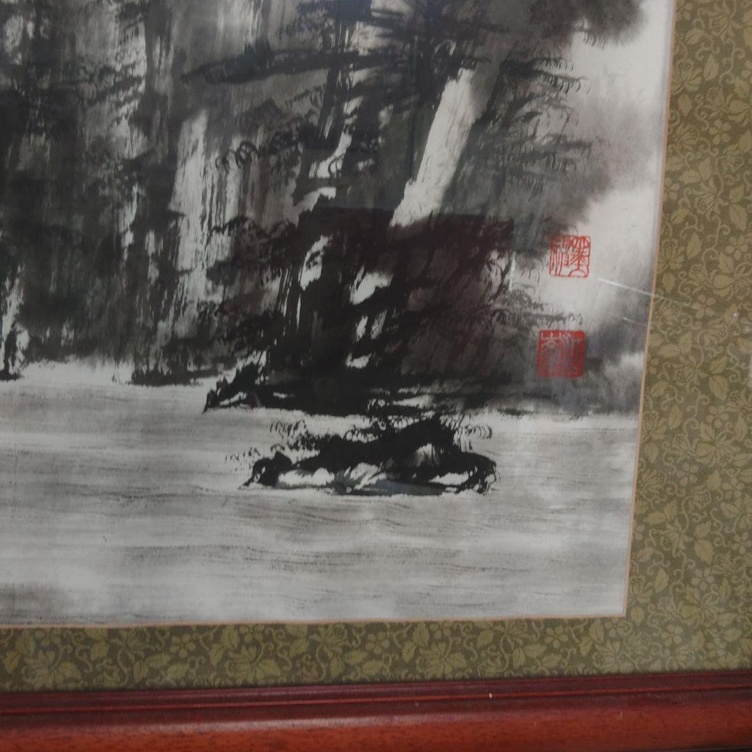 壁掛け式、額装水墨画。