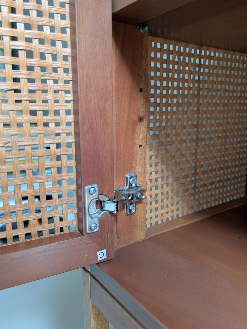 上質デザインの輸入木製 籐 キャビネット 海外品 希少