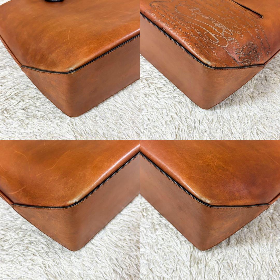 【美品】ベルルッティ トゥジュール ミニ カリグラフィ スクリットレザー 茶色