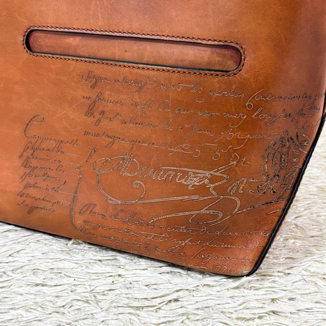 【美品】ベルルッティ トゥジュール ミニ カリグラフィ スクリットレザー 茶色