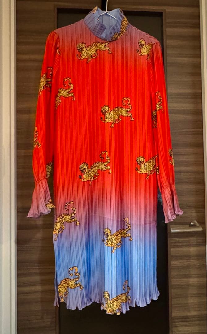 MUKZIN(ムクジン)虎柄プリーツワンピース