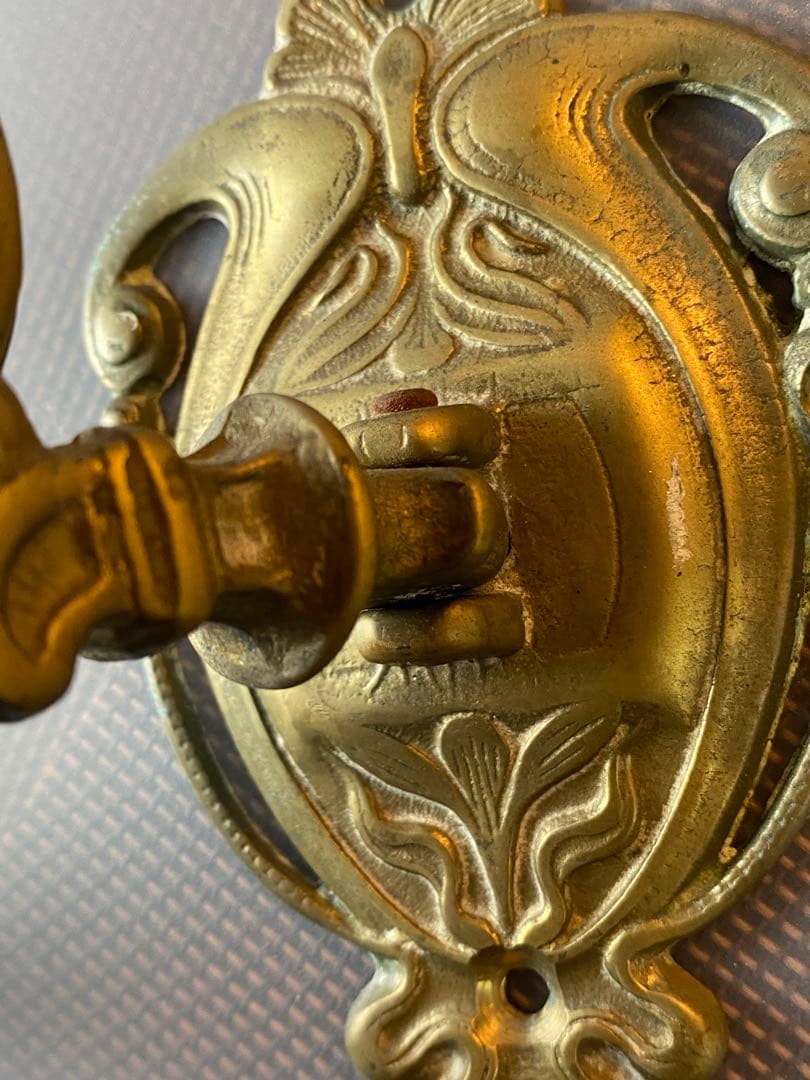 イギリスアンティーク真鍮製装飾キャンドルホルダー