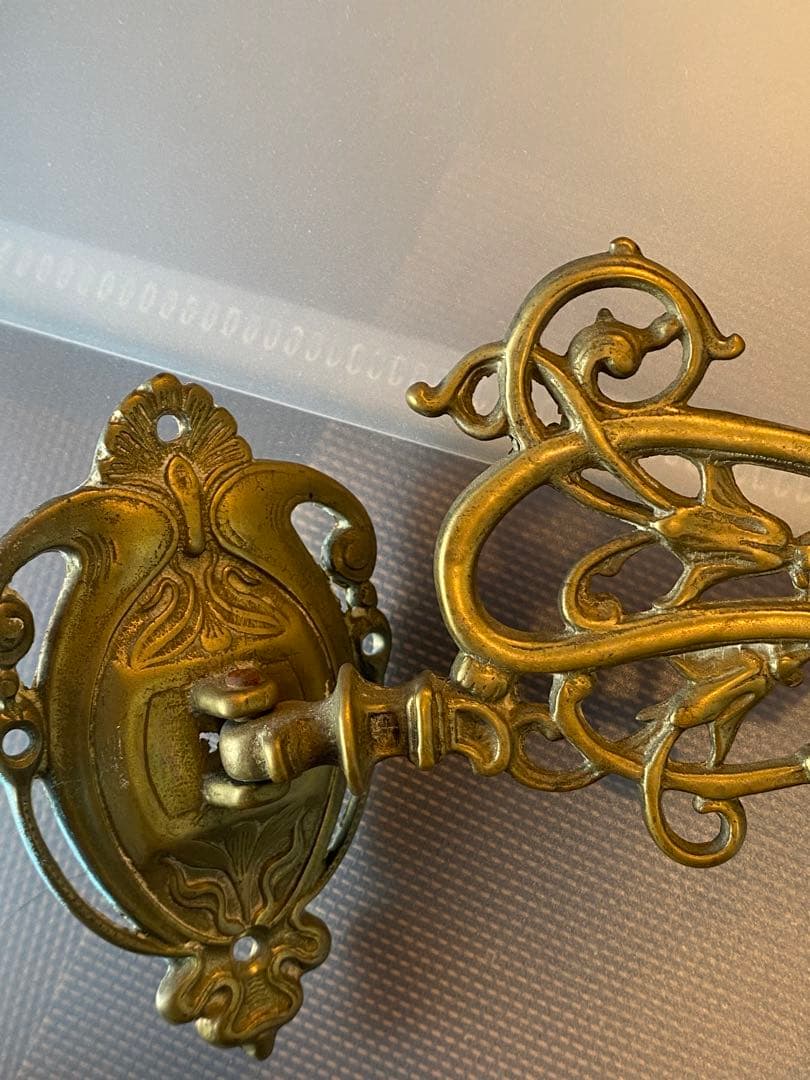 イギリスアンティーク真鍮製装飾キャンドルホルダー