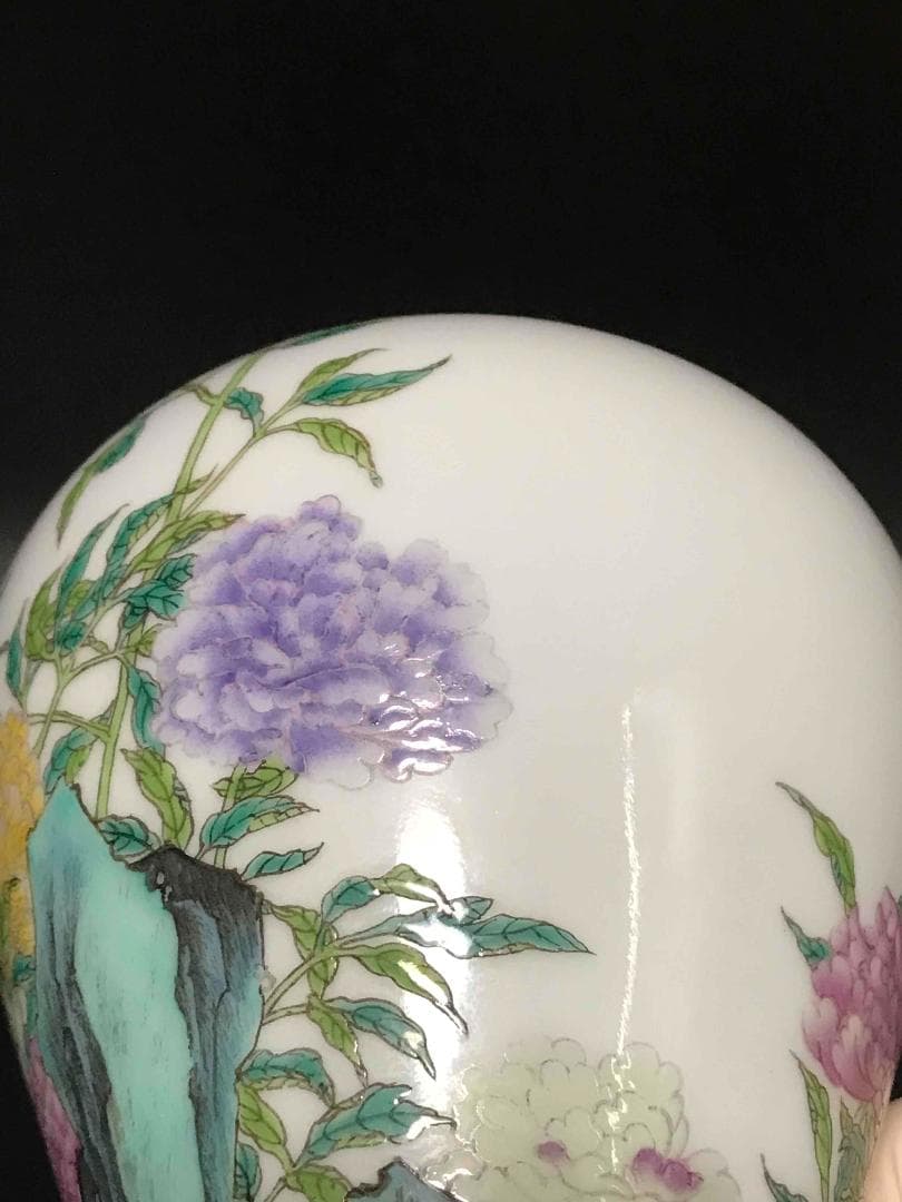 中国古美術　清雍正時代　大清雍正年製　在銘　粉彩花石紋花瓶(A-81)