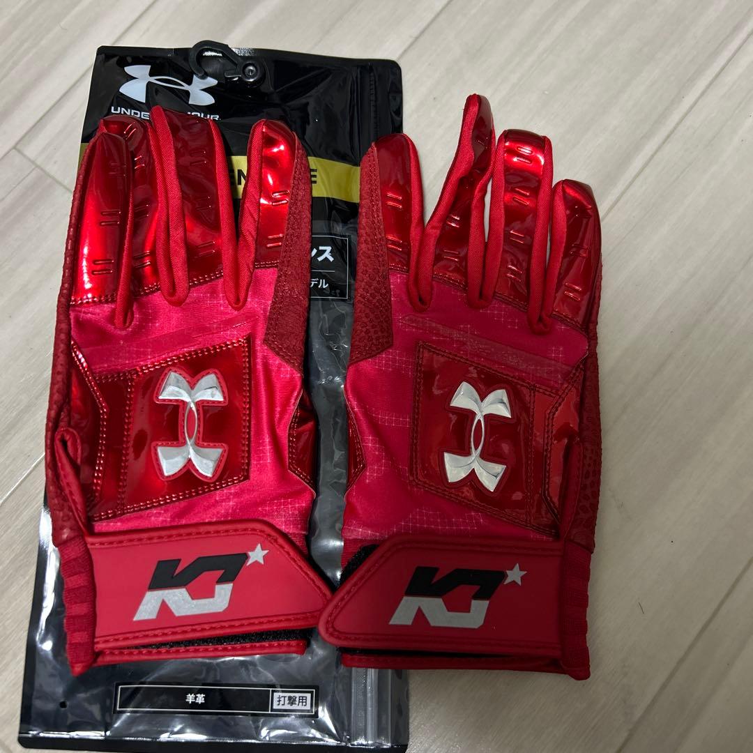 巨人アンダーアーマーバッティンググローブ読売ジャイアンツ岡本和真支給品サイン入り