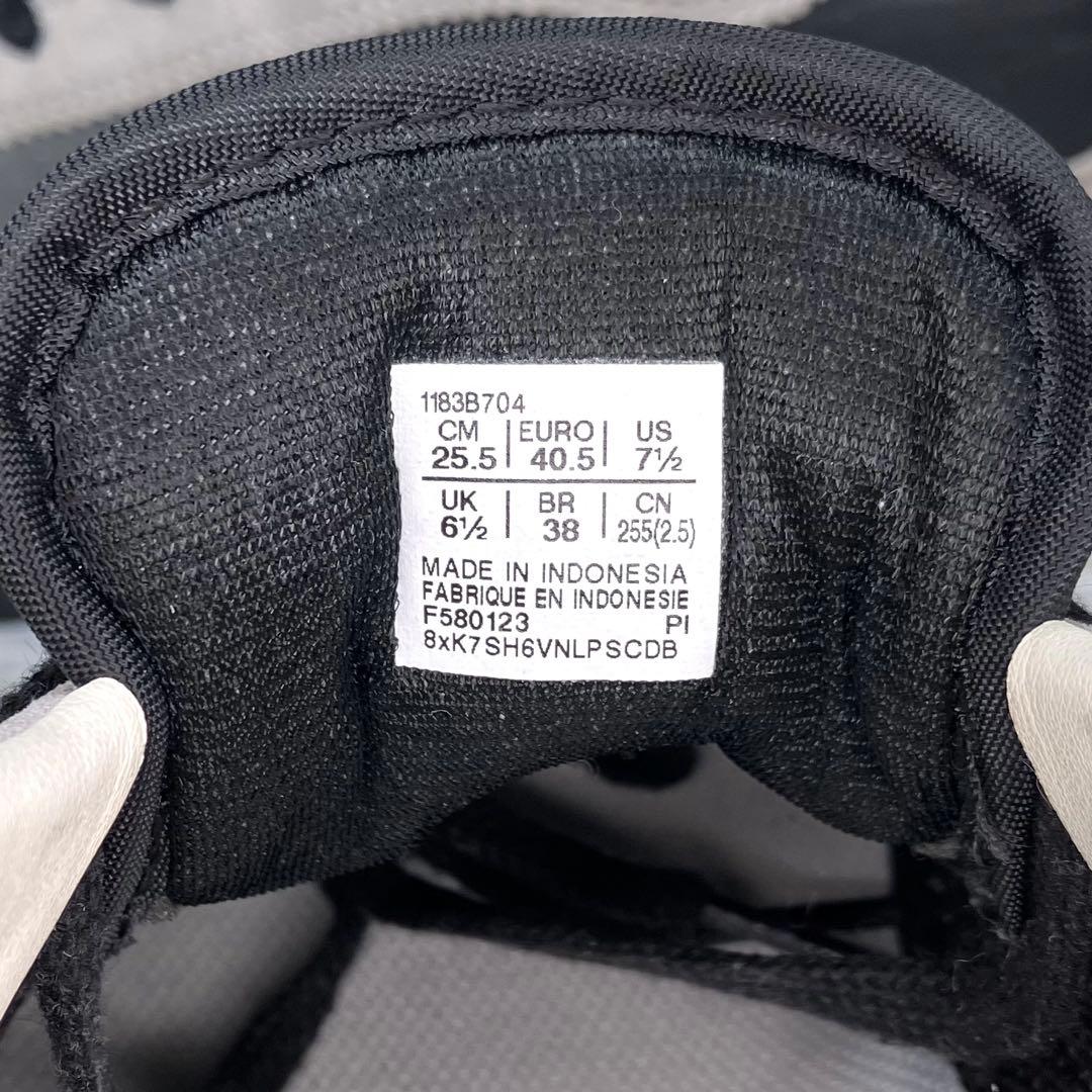 【人気色】Onitsuka Tiger 25.5㌢オニツカタイガー　デレシティ