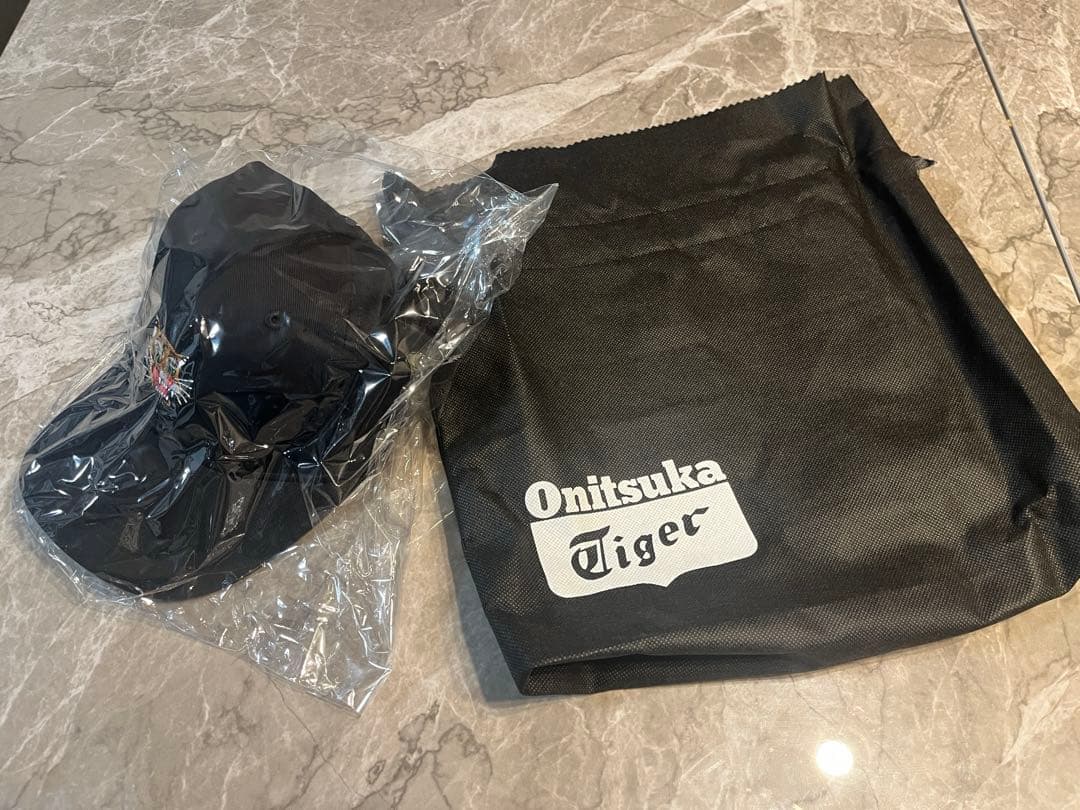 新品未使用 タグ付 ショッピングバック付 オニツカタイガー キャップ ブラック