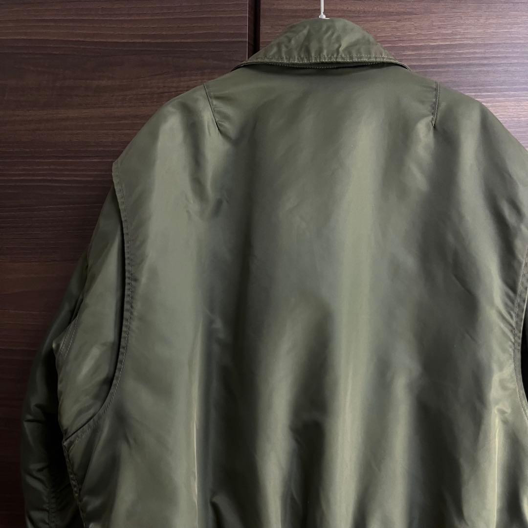AVIREX アヴィレックス CWU フライトジャケット M カーキ 短丈 中綿