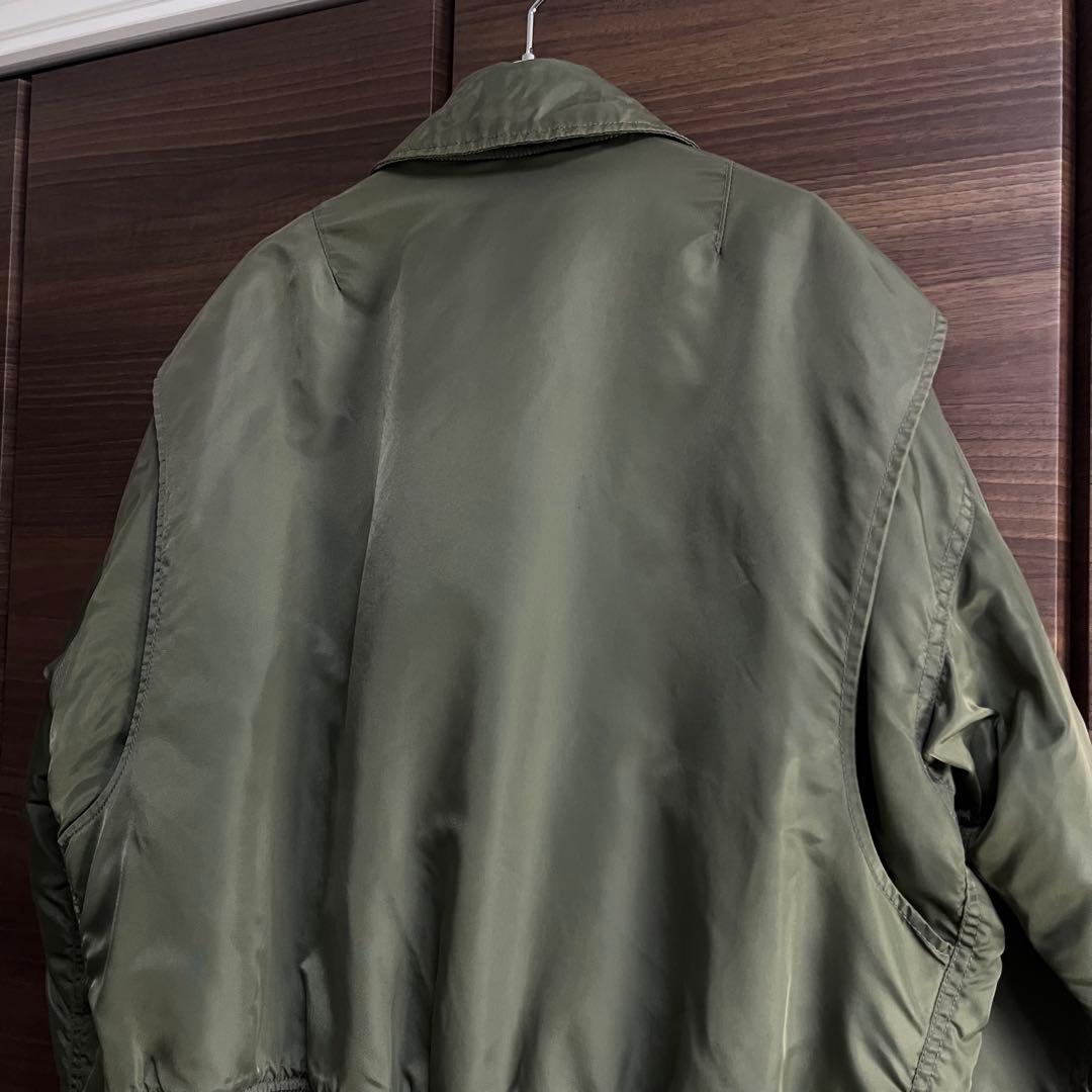 AVIREX アヴィレックス CWU フライトジャケット M カーキ 短丈 中綿