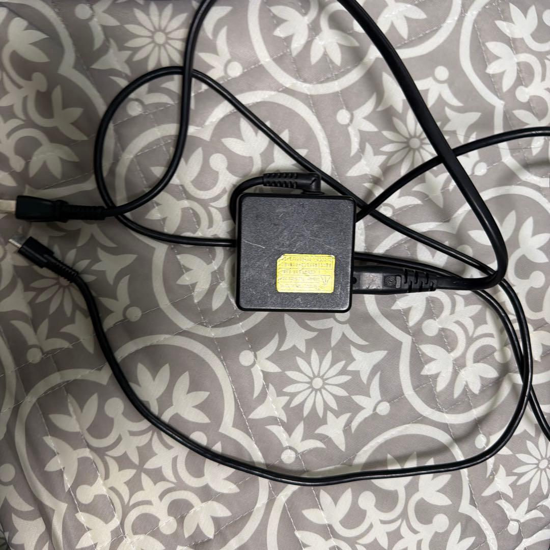 【ジャンク】dynabook P1V8UPBB 画面に傷多数、動作に問題なし