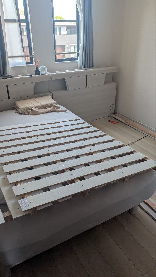 木製セミダブルベッドフレーム 照明付き1年半使用