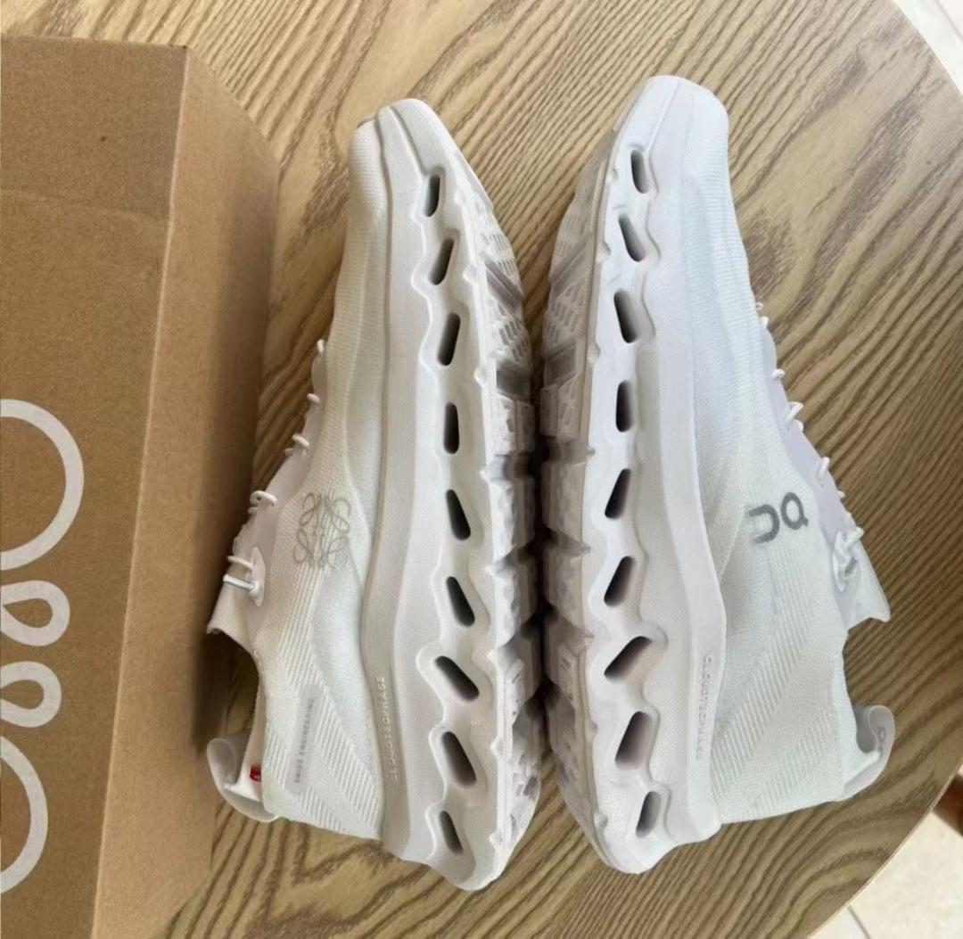 LOEWE On Cloudtilt ホワイト　袋・箱付き