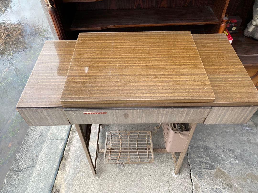 机収納式ミシン