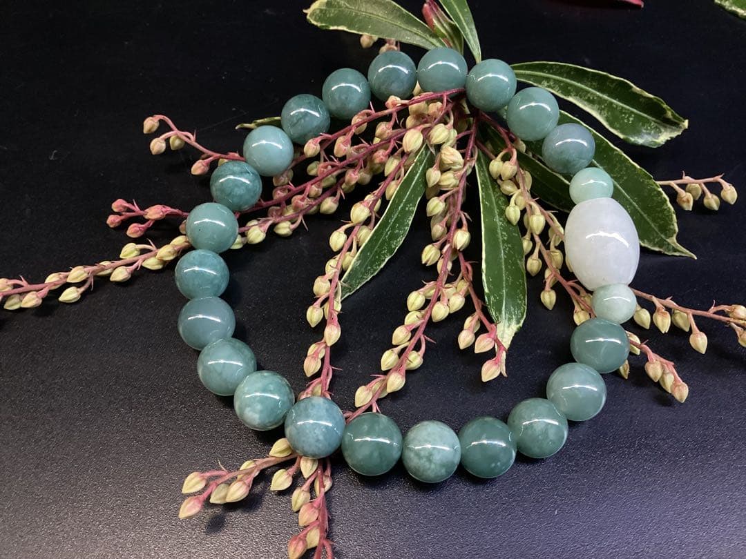 ✳1点限り‼️ 糸魚川翡翠入りコン沢青緑色　棗型入りブレスレット　本物保証品です‼️