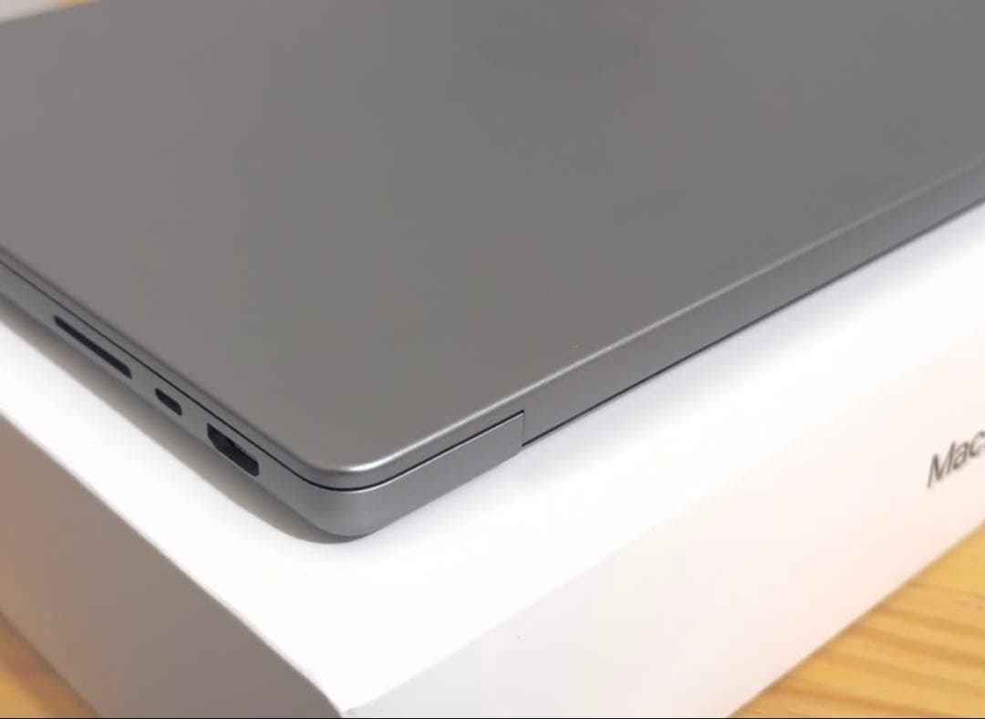 8TB 64GB MacBook Pro 14インチ USキーボード CTO