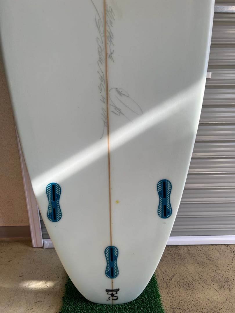 ローカルサーフボード 5'11\" トライフィン付き