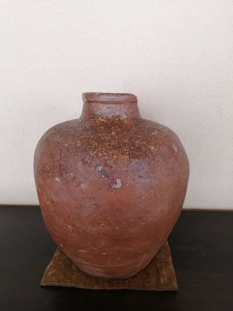 №82　古信楽の壺　特有の柔らかい土肌。　信楽　壺