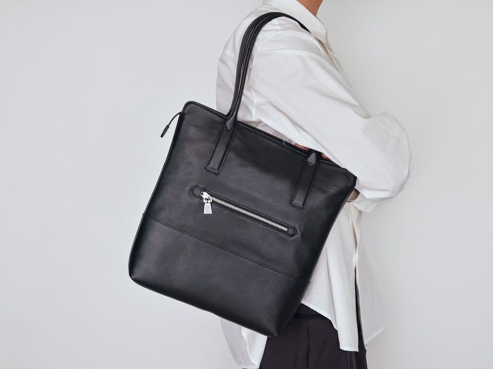 ●新品●　定価 46,200円　アニアリ　トートバッグ　レザー　タグ付き　現行