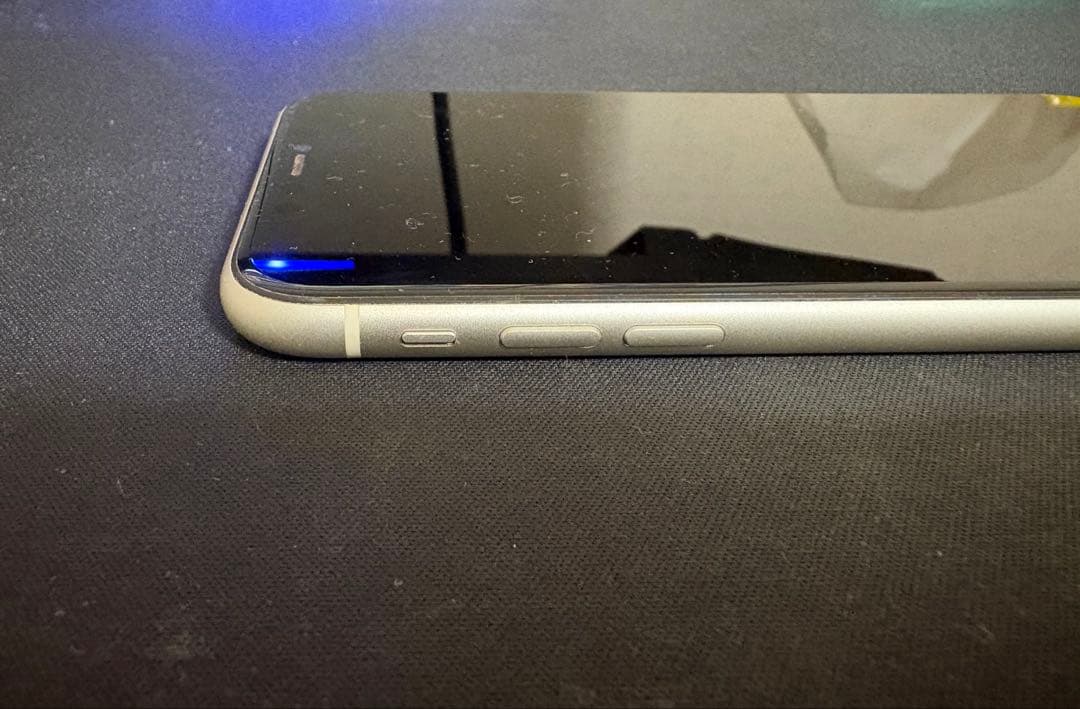 iPhone11 本体　ホワイト