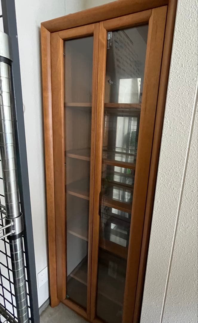 【新春特価】木製ガラス扉キャビネット 5段　(棚板もガラスで、めちゃ綺麗です)