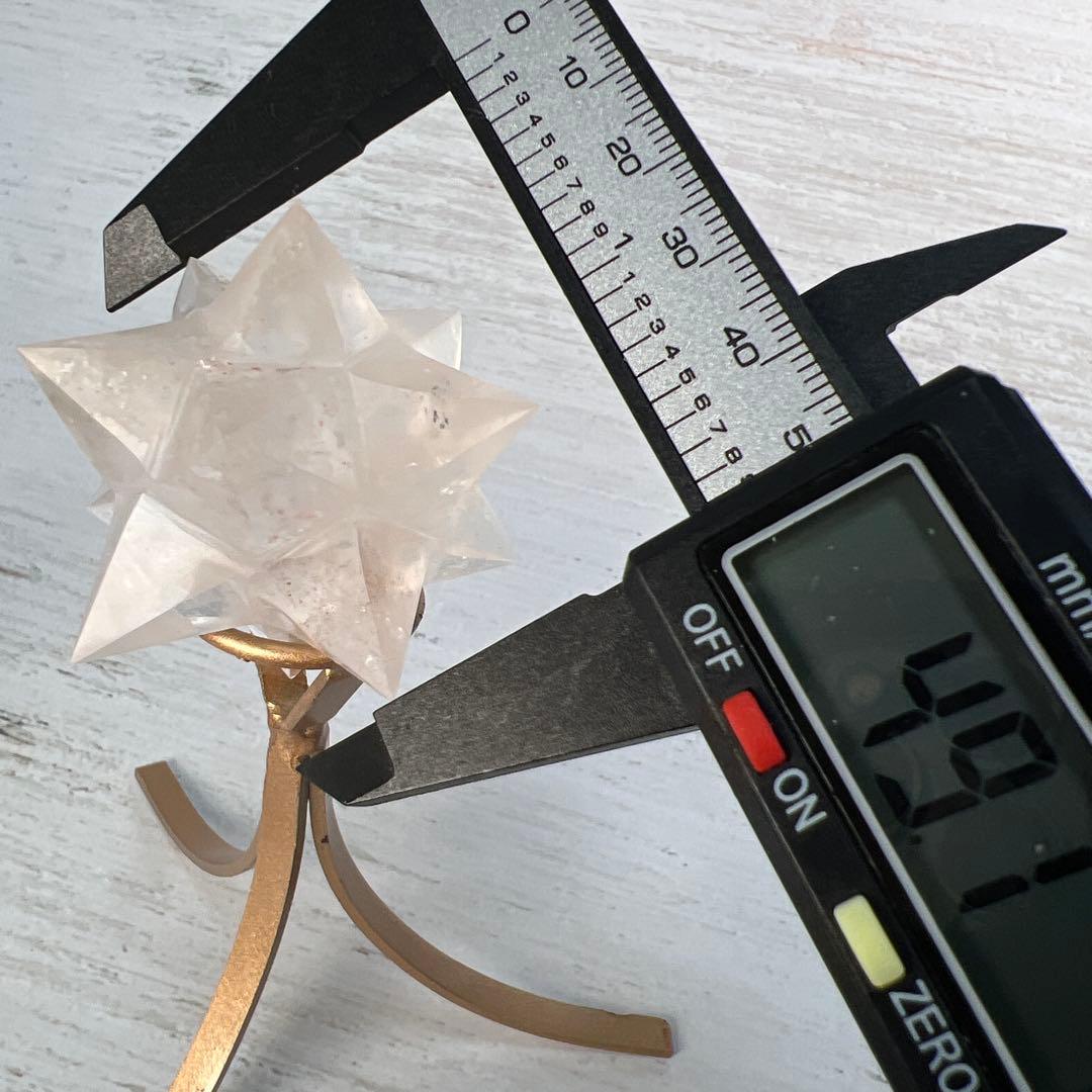 天然石　マカバスター　ピンクアゼツライト　台座付き