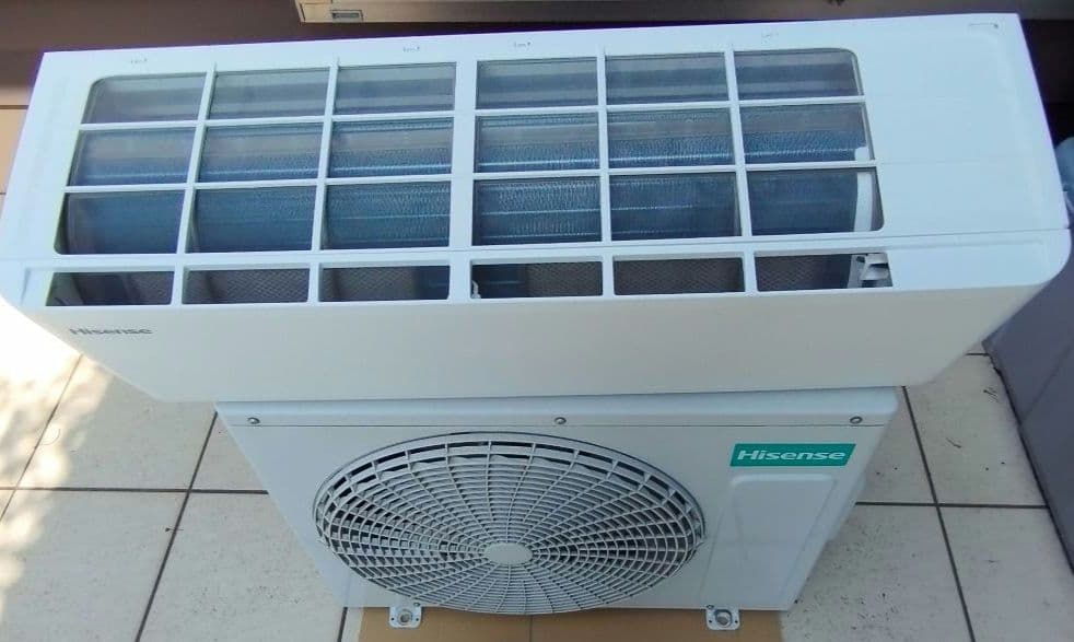 ハイセンスエアコン2.2kw　HA-S22DE9-W 2021年製 リモコン付