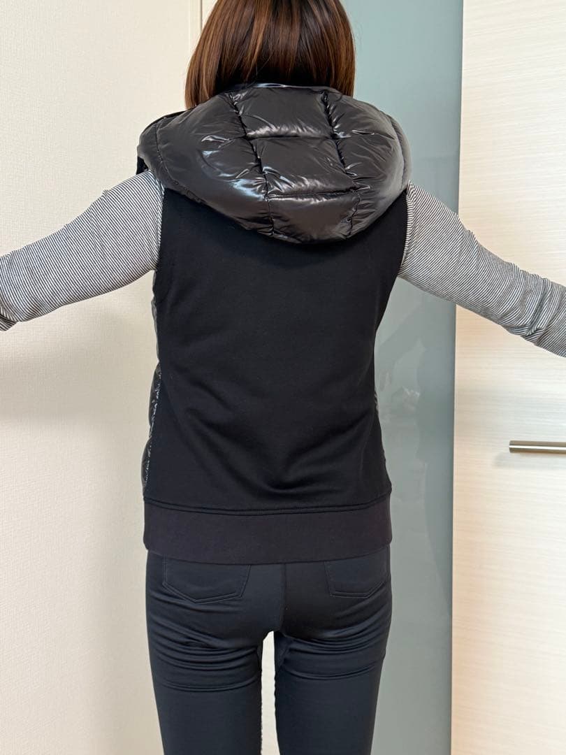 MONCLER レディースダウンベスト　BLACK