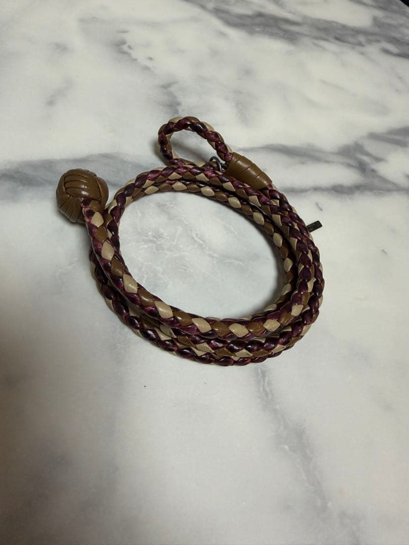 BOTTEGA VENETA レザー編み込みブレスレット 紫とベージュ
