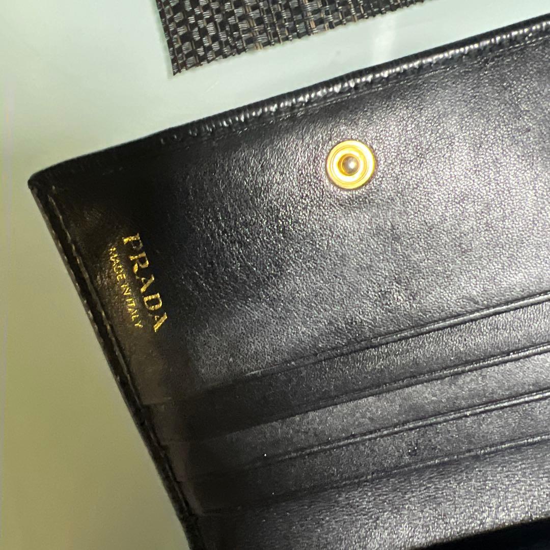 。*様 PRADA 二つ折り財布 黒 レザー