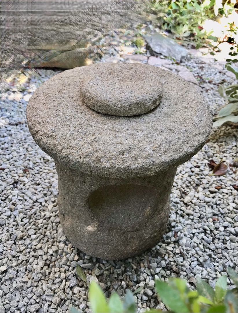 【畦道に佇む藁葺き屋根灯篭・茶庭灯篭・オブジェ・庭石・ガーデニング】箱庭造園