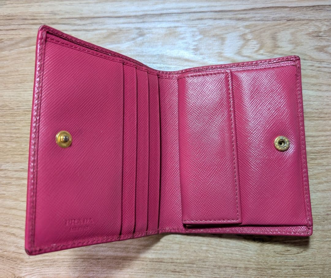 PRADA 財布 キーホルダー