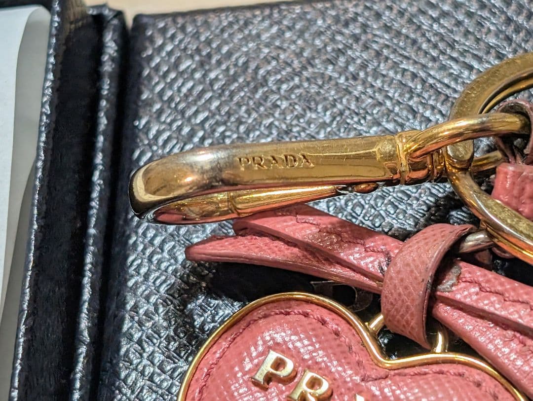 PRADA 財布 キーホルダー