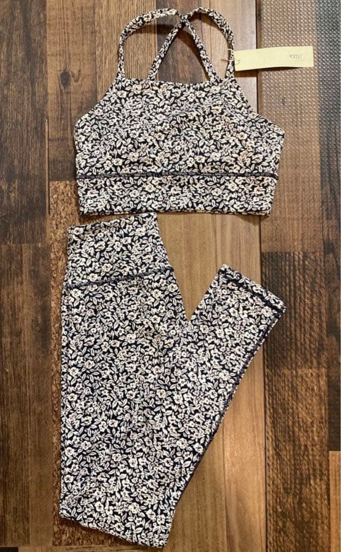 極美　emmi yoga エミヨガ　ヨガウェア　ネイビー×ホワイト S