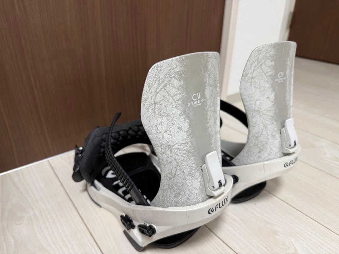 FLUXCV22-23Mサイズ ホワイトスノーボードバインディングビンディング