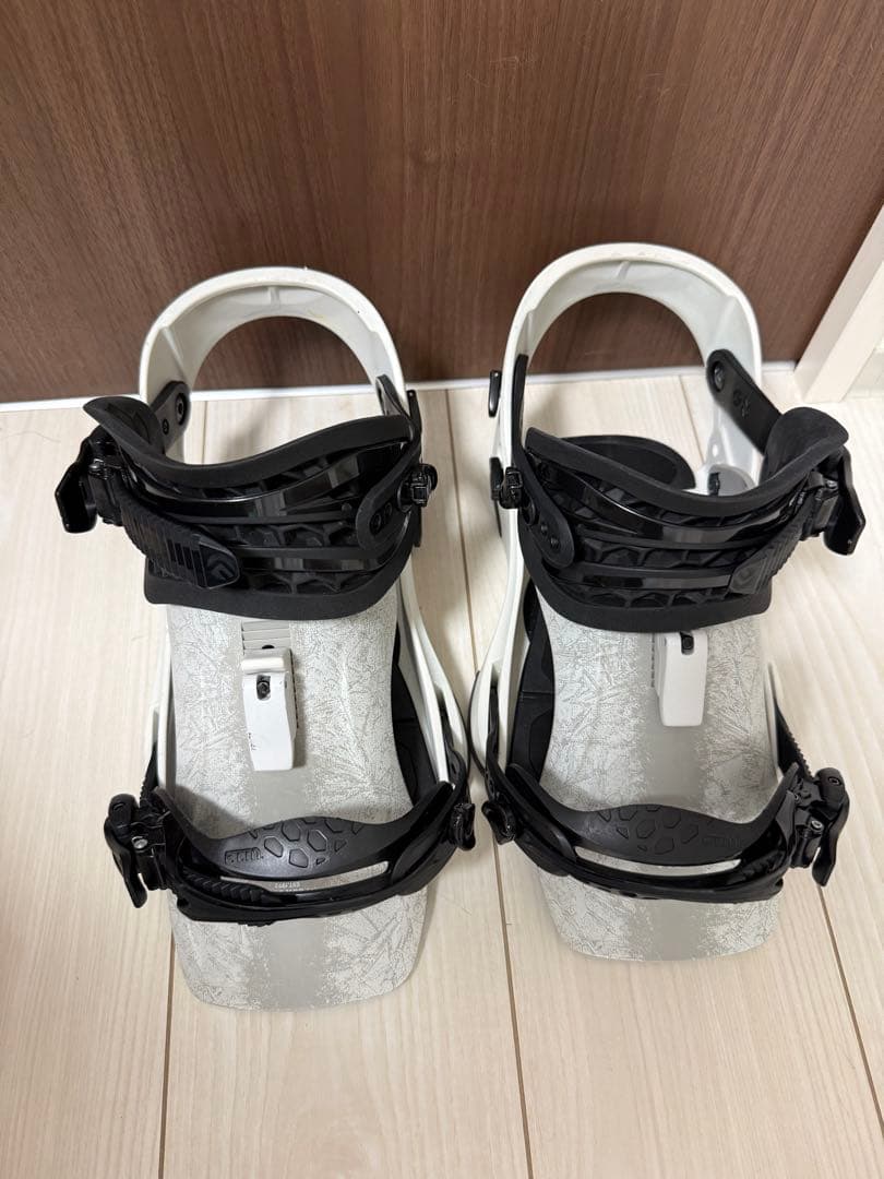 FLUXCV22-23Mサイズ ホワイトスノーボードバインディングビンディング