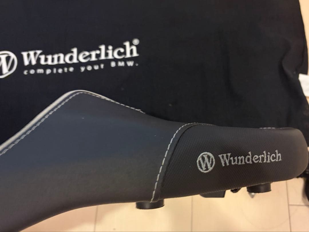 美品　Wunderlich バイクシート 黒 収納袋付き　 ワンダーリッヒ
