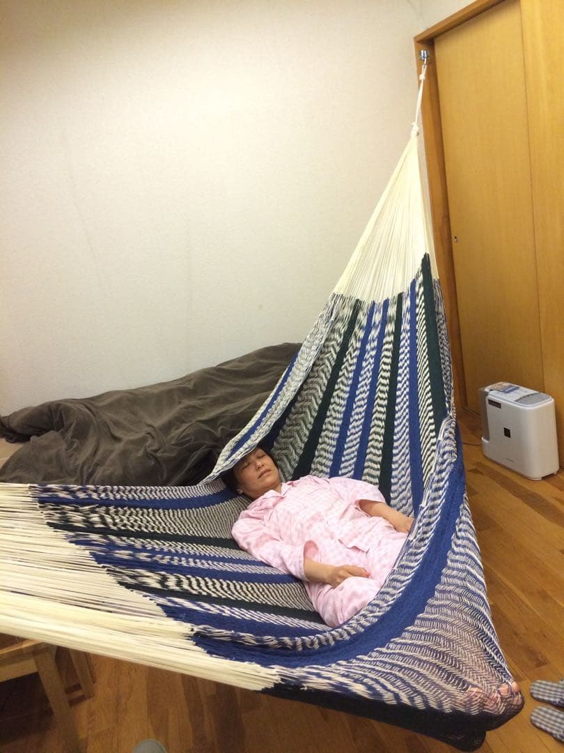 青と白のストライプ ハンモック 室内吊り下げ型