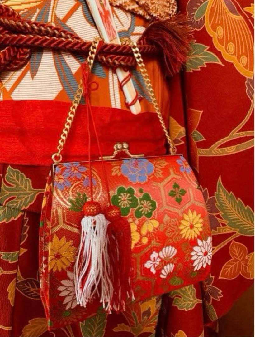 七歳の女の子のお支度　臙脂色　紅型風模様渋め　正絹振袖　七五三セット