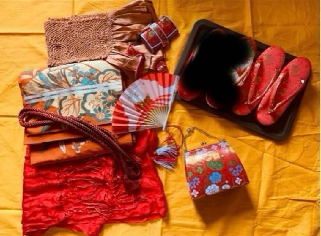 七歳の女の子のお支度　臙脂色　紅型風模様渋め　正絹振袖　七五三セット