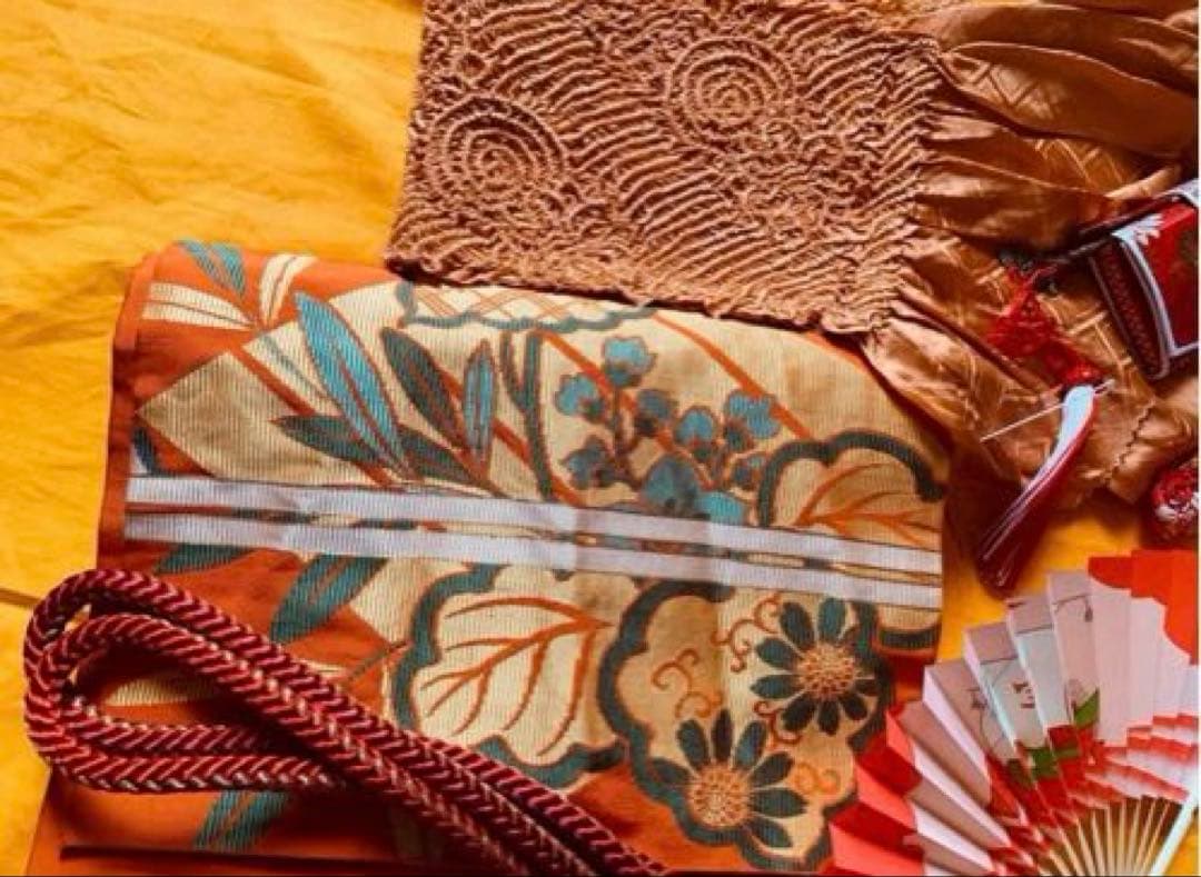 七歳の女の子のお支度　臙脂色　紅型風模様渋め　正絹振袖　七五三セット