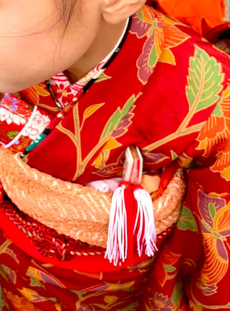 七歳の女の子のお支度　臙脂色　紅型風模様渋め　正絹振袖　七五三セット